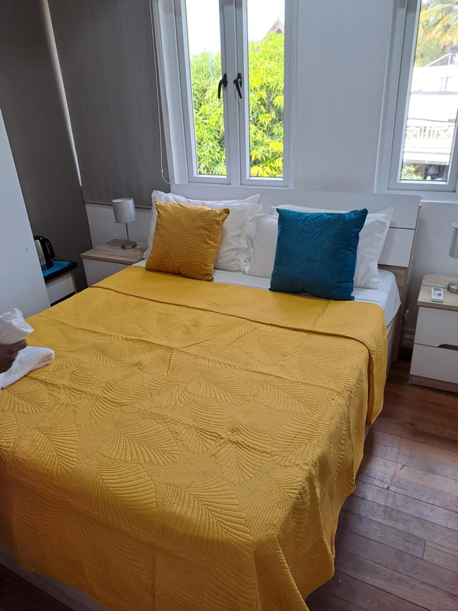 Explora Prestige Bed & Breakfast Blue Bay Ngoại thất bức ảnh